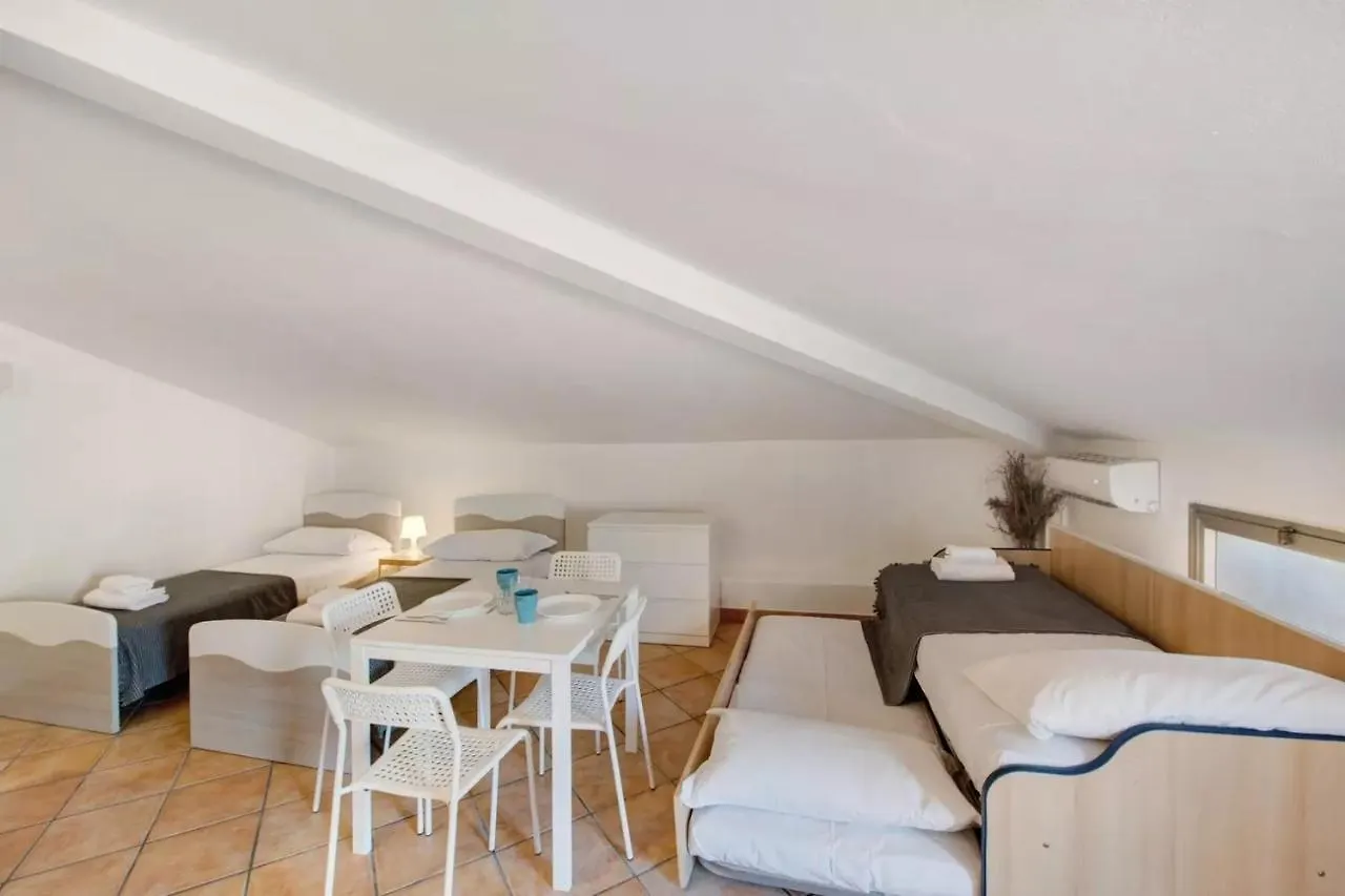 Civico 22 Apartment Peschiera del Garda 0*,  Italy
