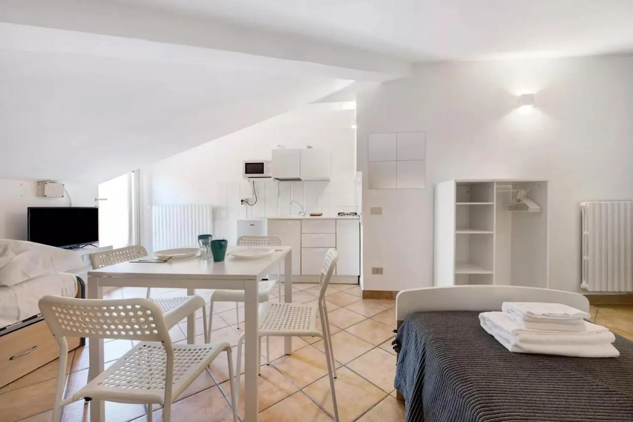Civico 22 Apartment Peschiera del Garda 0*,